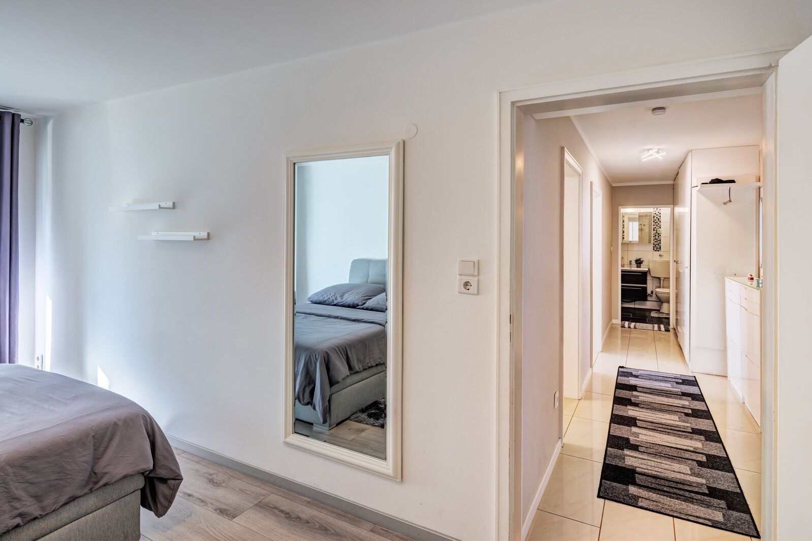 Bright, modernly furnished apartment with balcony - Photo 5