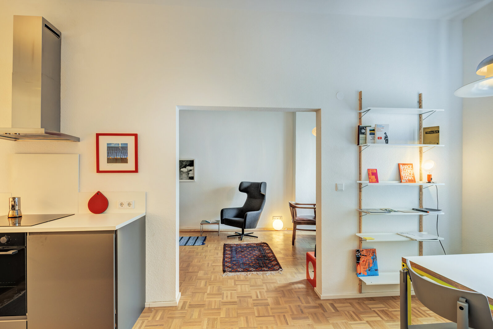 Bright and central apartment in historic rear building - Photo 1