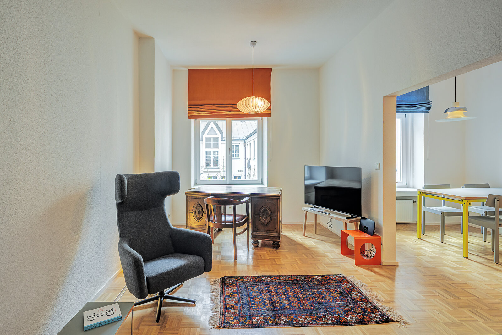 Bright and central apartment in historic rear building - Photo 2