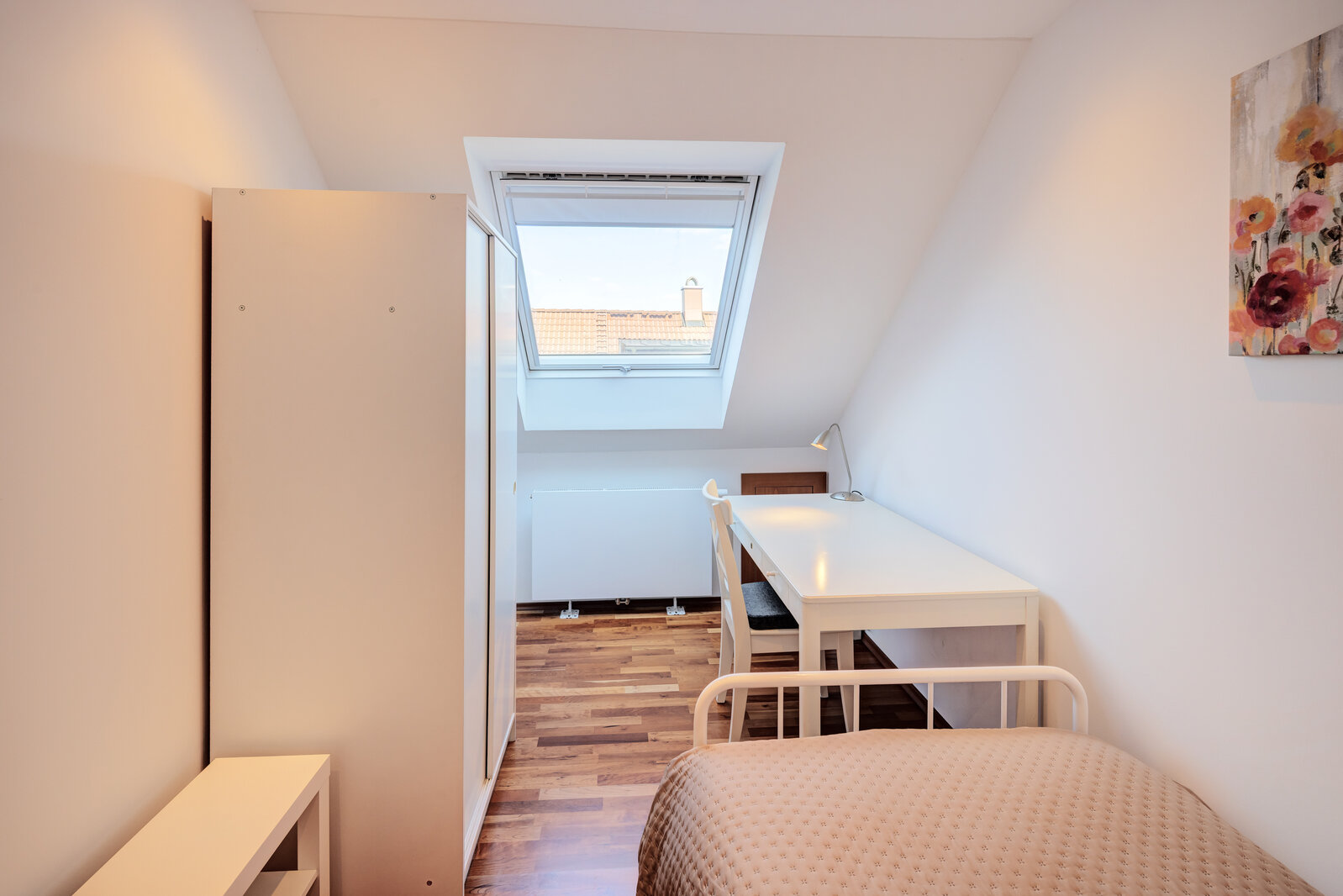 Newly furnished self-contained attic apartment - Photo 5