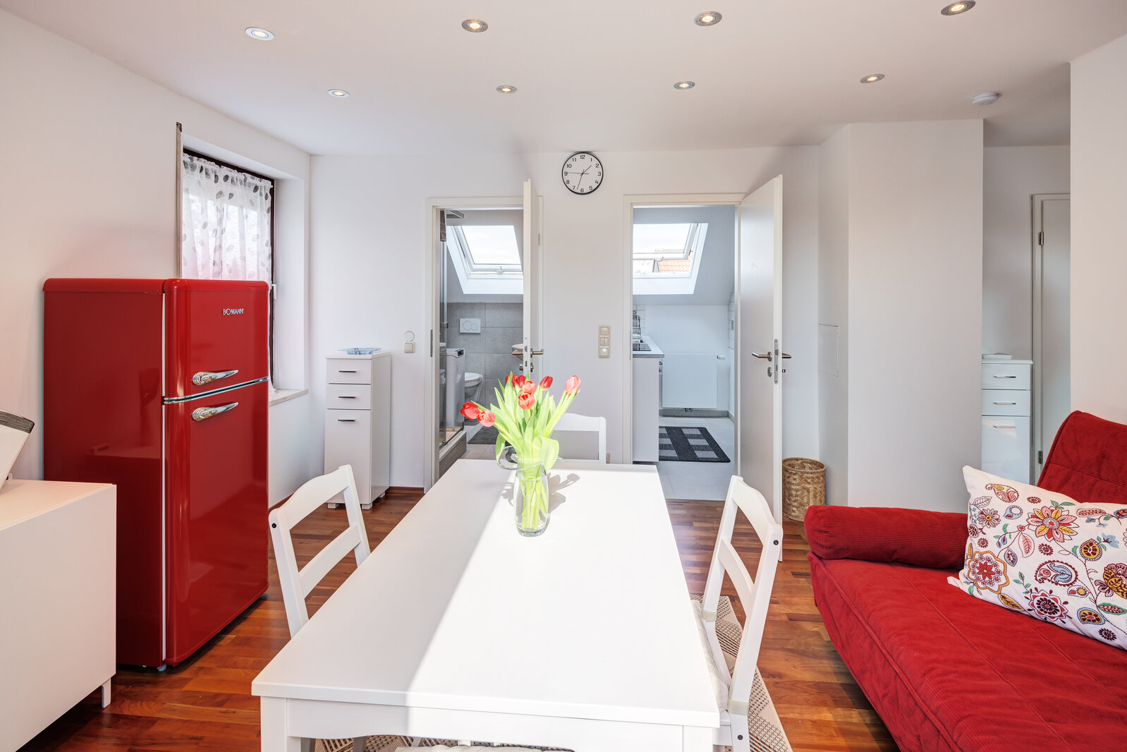 Newly furnished self-contained attic apartment - Photo 3