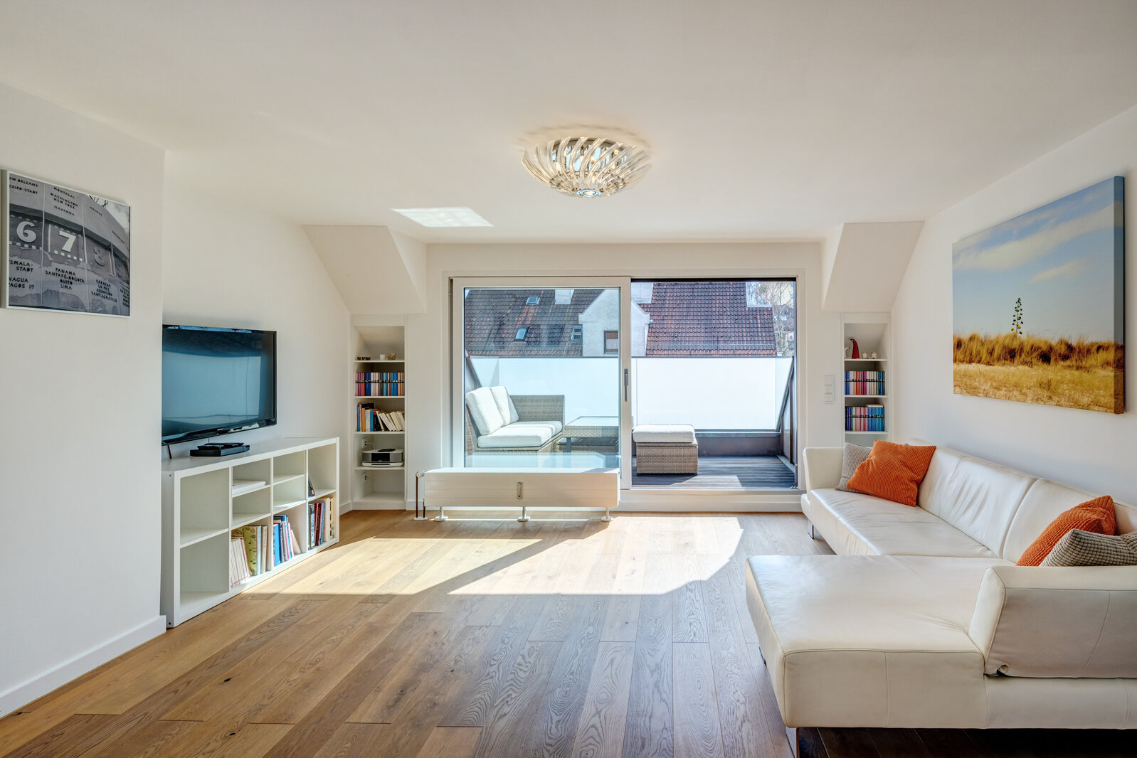 For rent: attic apartment in quiet area in Moosach - Photo 1