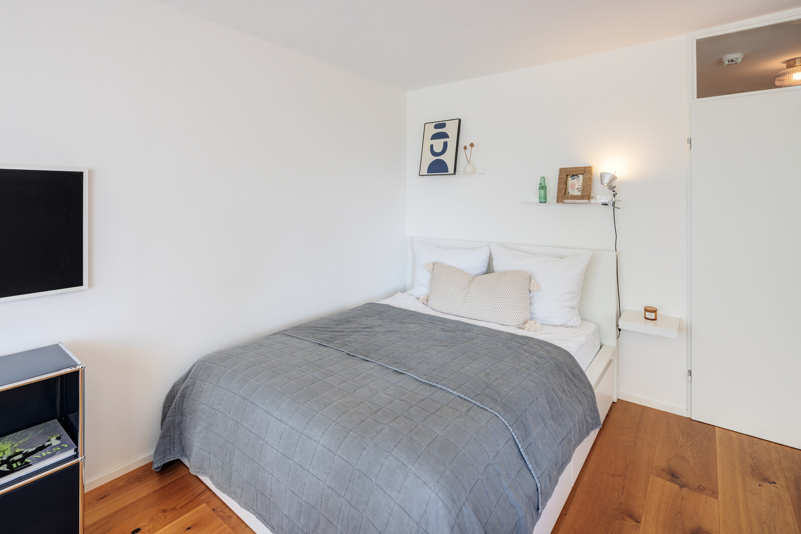 Cosy, modern: Südbalkon mit großer Fensterfront - Photo 5