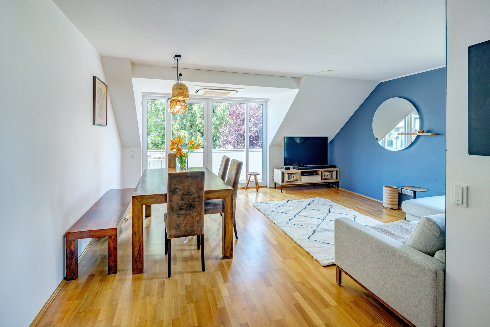 Family-friendly 4-room apartment near the Isar river - Photo 1