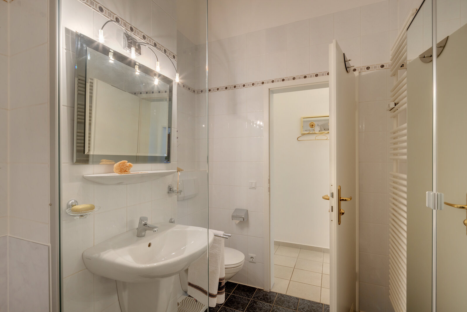 Ruhig gelegene 2‑Zimmer Wohnung mit geschützter Loggia - Photo 1