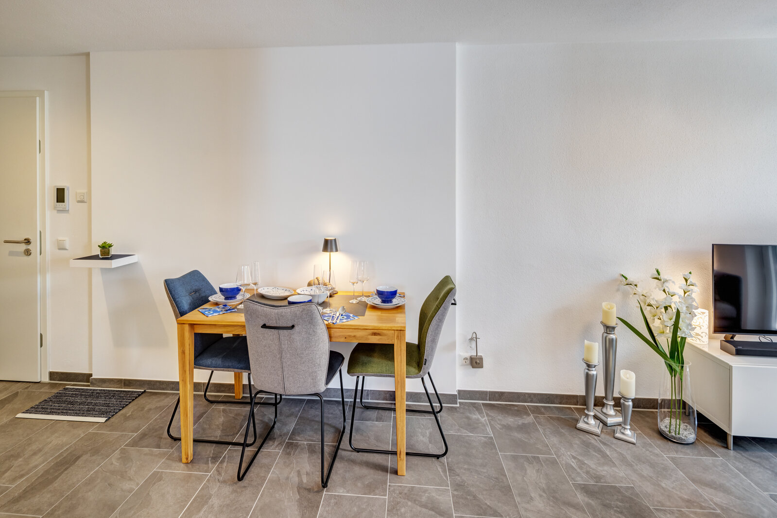 Moderne Neubauwohnung mit sonniger Terrasse und Garten - Foto 3