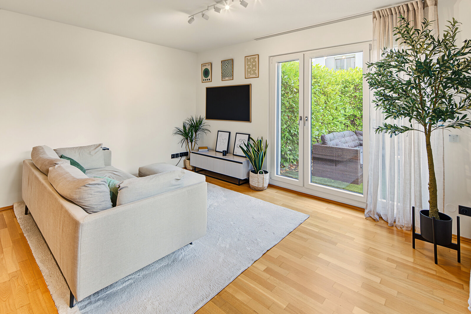 Modern 3-Room Garden Apartment at Weißenseepark Residences - Foto 3