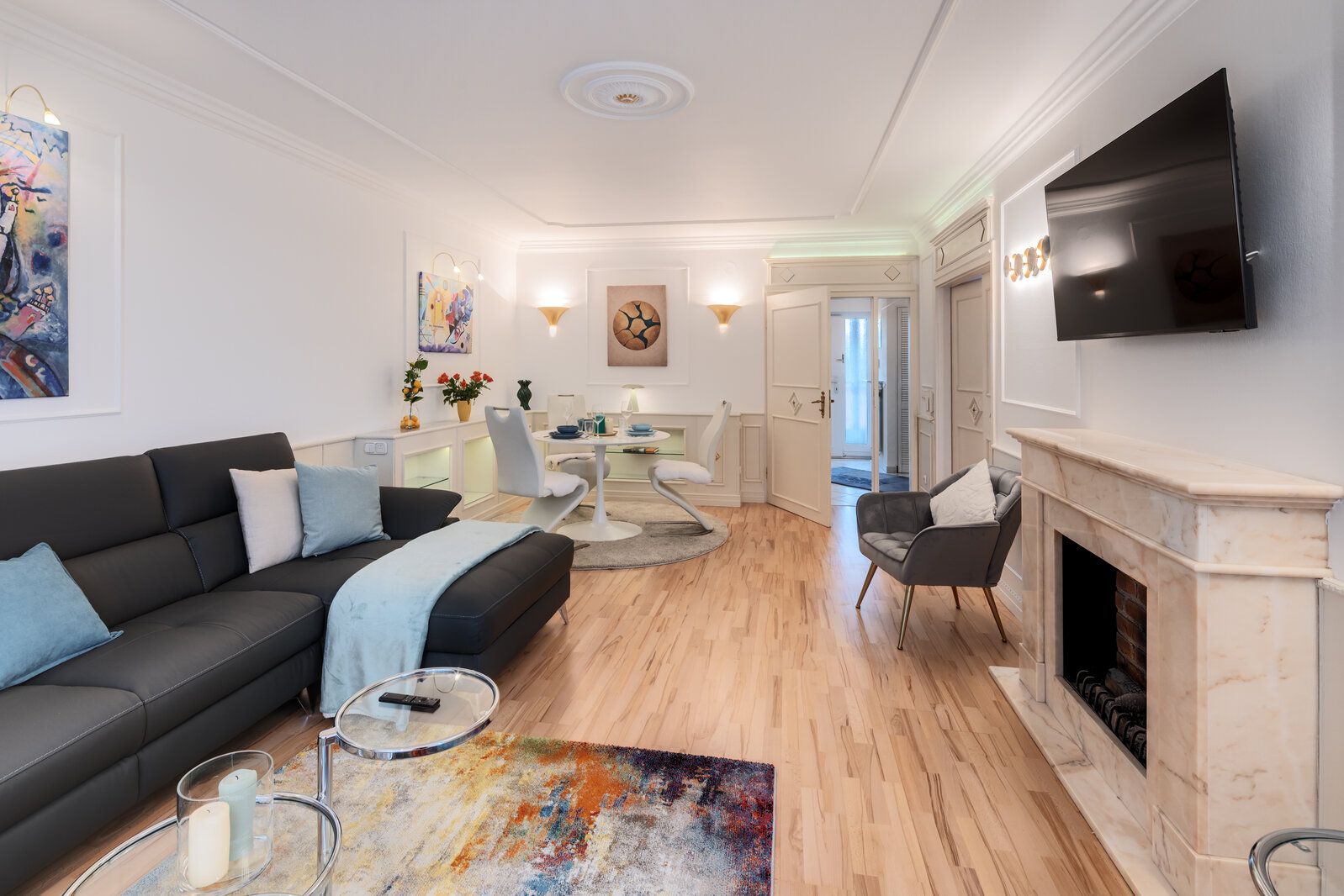 Well-Maintained 2-Room Apartment with Unique Light Ambience - Foto 1