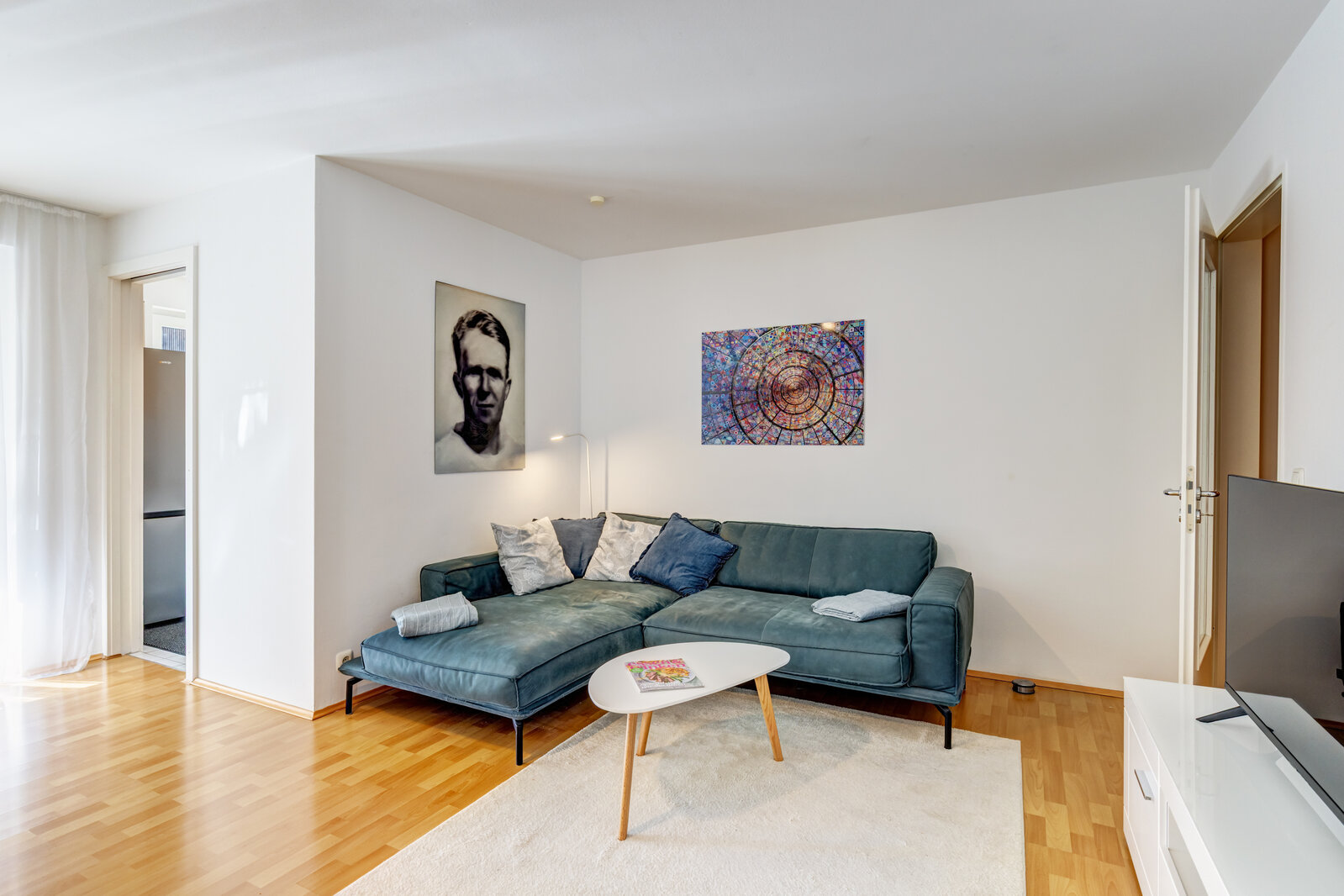 Central Munich Apartment near Stiglmaierplatz with South-Facing Balcony - Foto 3