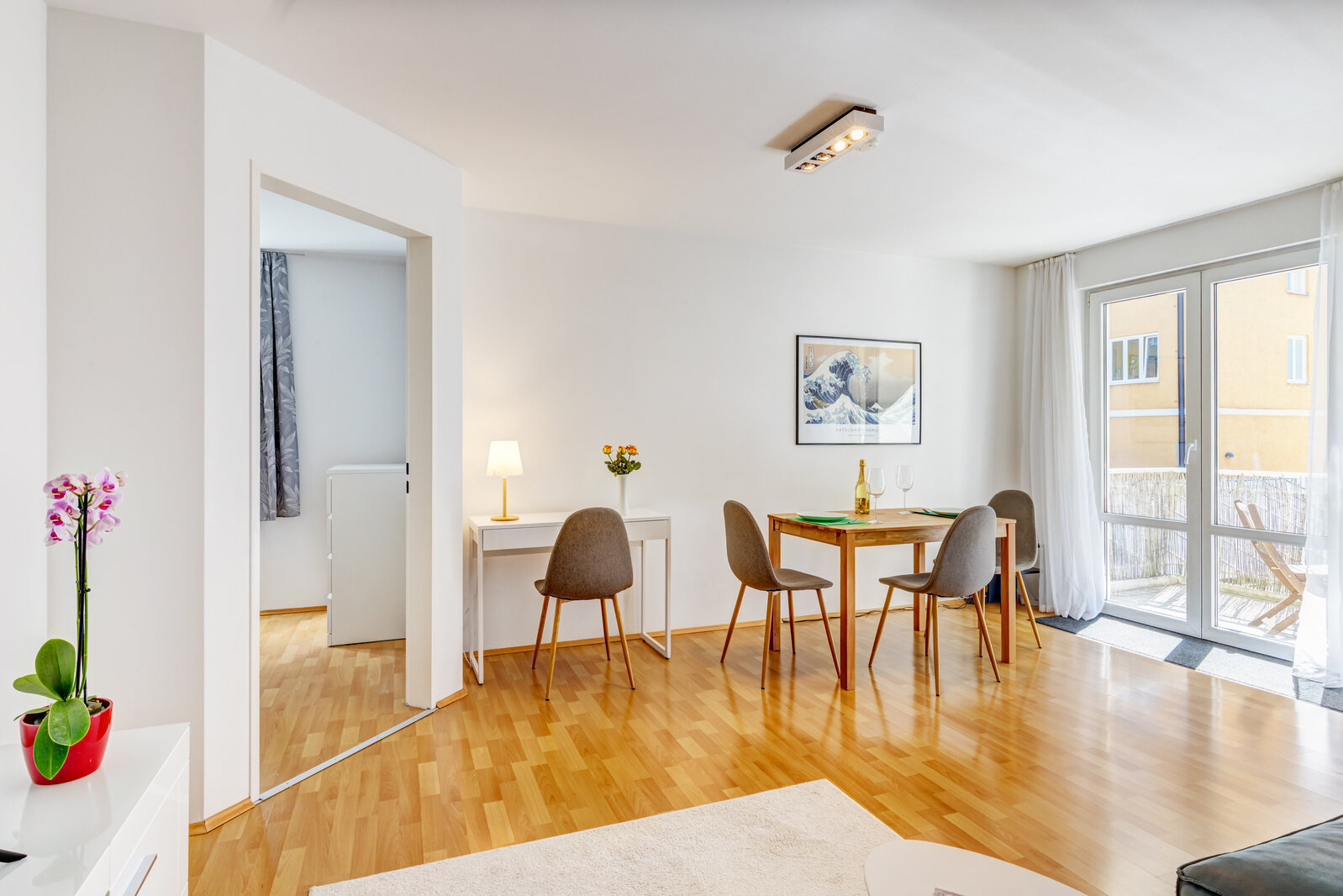 Central Munich Apartment near Stiglmaierplatz with South-Facing Balcony - Foto 4