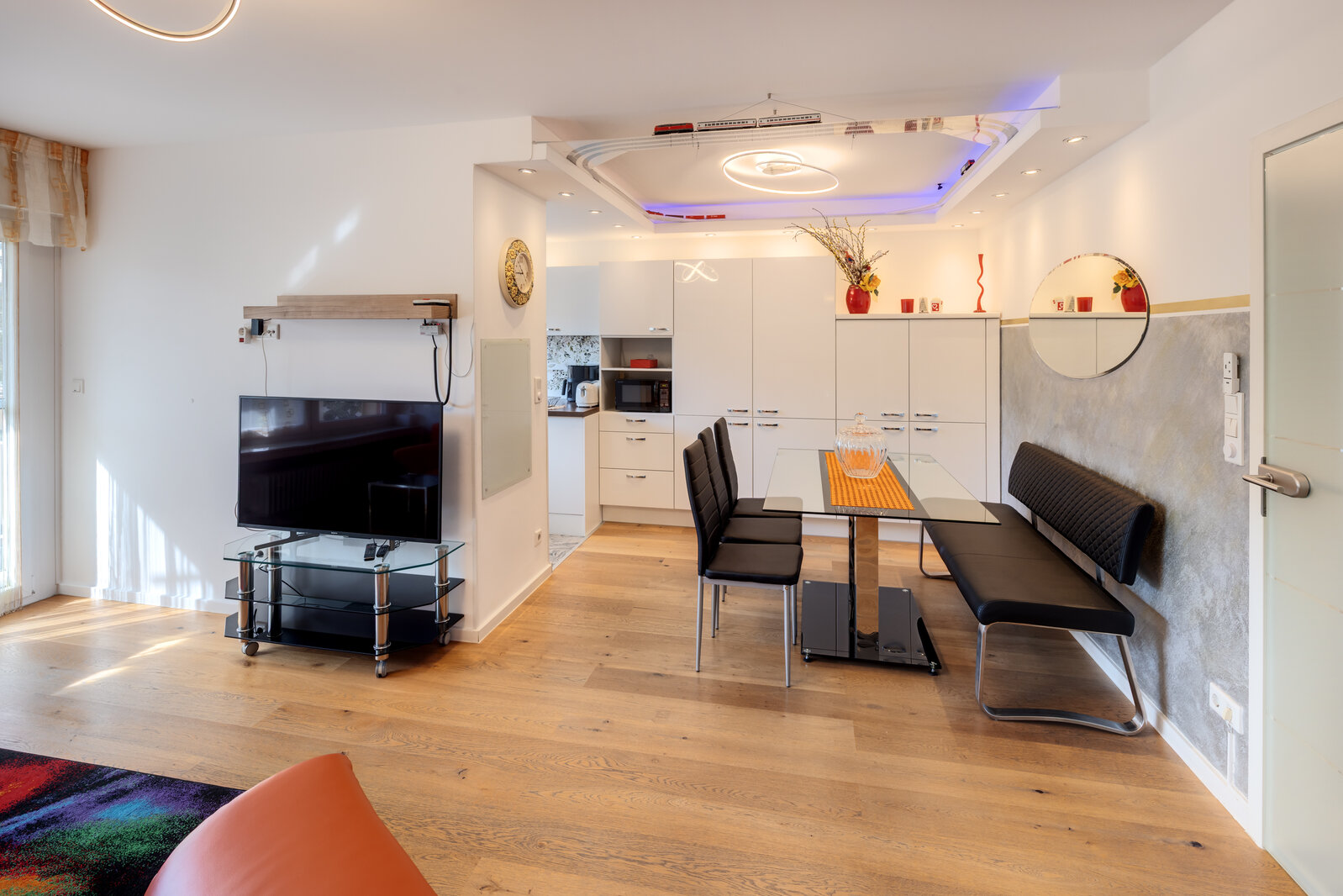 Spacious, Family-Friendly 4-Room Apartment in Pasing - Photo 2