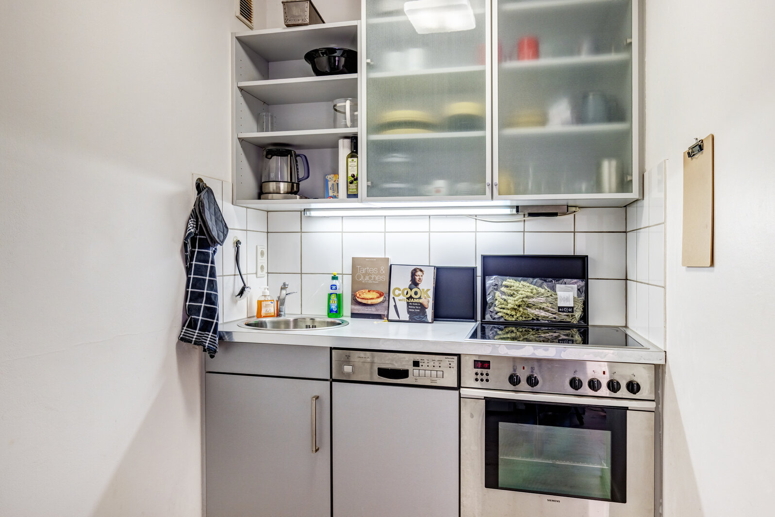 Furnished 1-Room Apartment in a Prime Residential Location - Foto 4