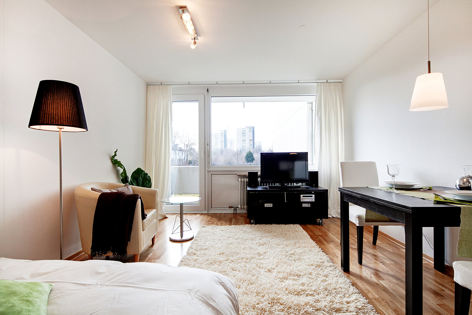 Near BMW: quiet 1-room rental apartment - Photo 2