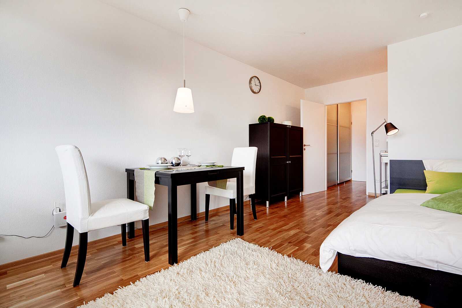 Near BMW: quiet 1-room rental apartment - Photo 1