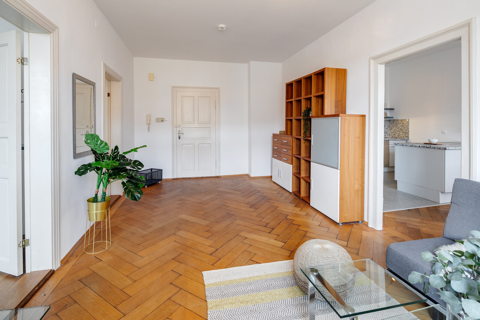 Period apartment with high ceilings in good location - Photo 1