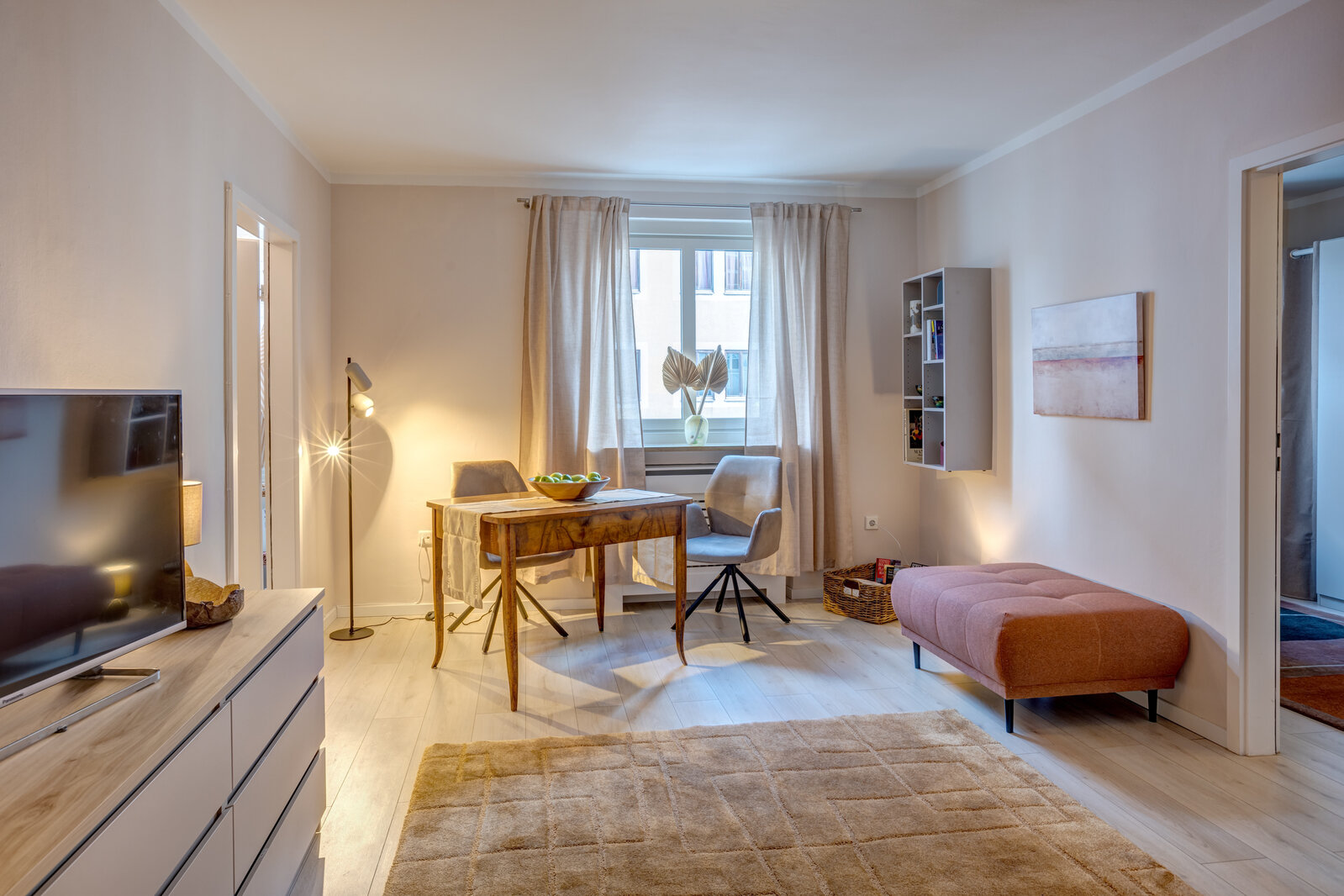 Temporary living in a prime location: Hohenzollernstrasse - Photo 2