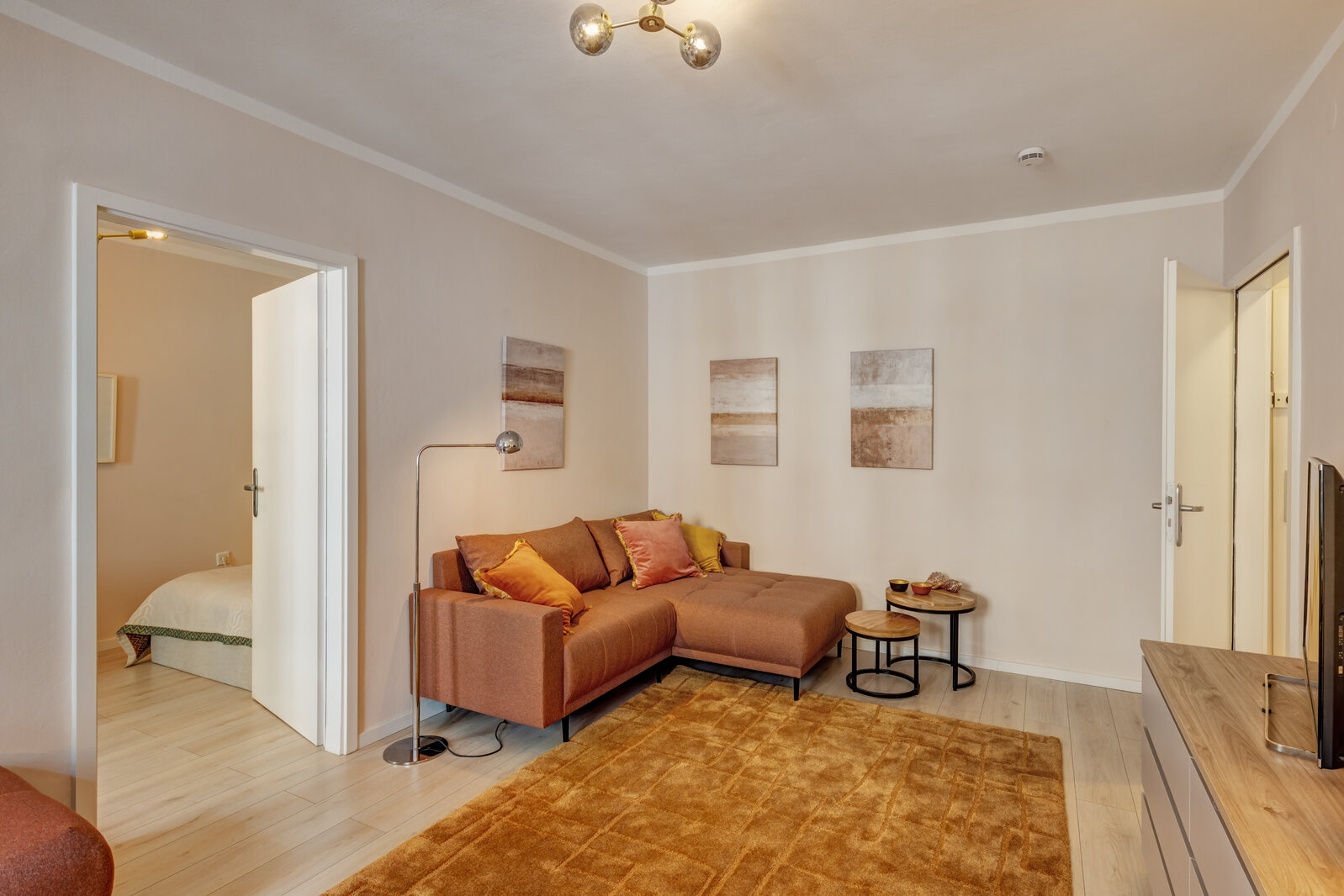 Temporary living in a prime location: Hohenzollernstrasse - Photo 1