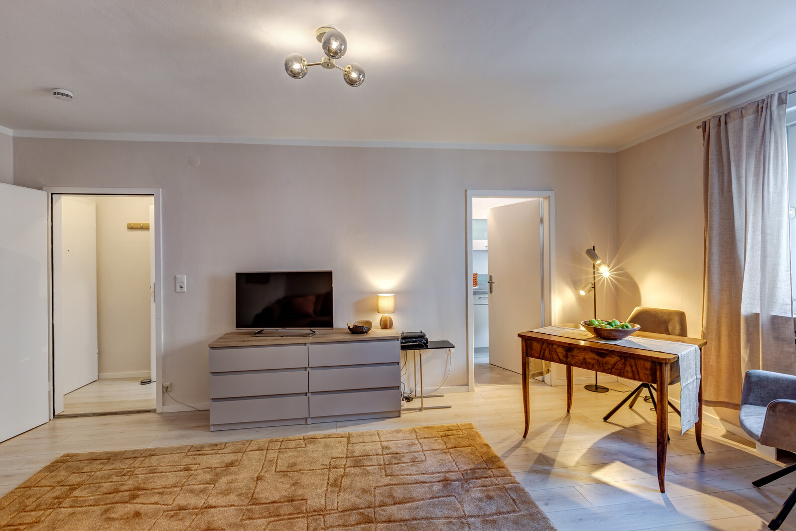 Temporary living in a prime location: Hohenzollernstrasse - Photo 4