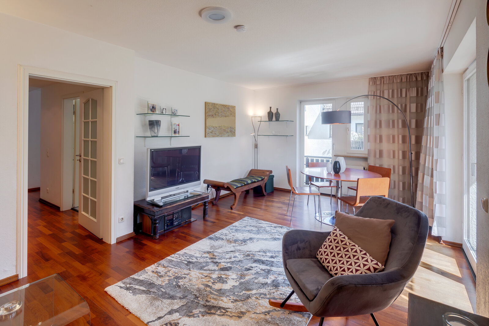 Furnished 3-room maisonette with three balconies - Photo 2