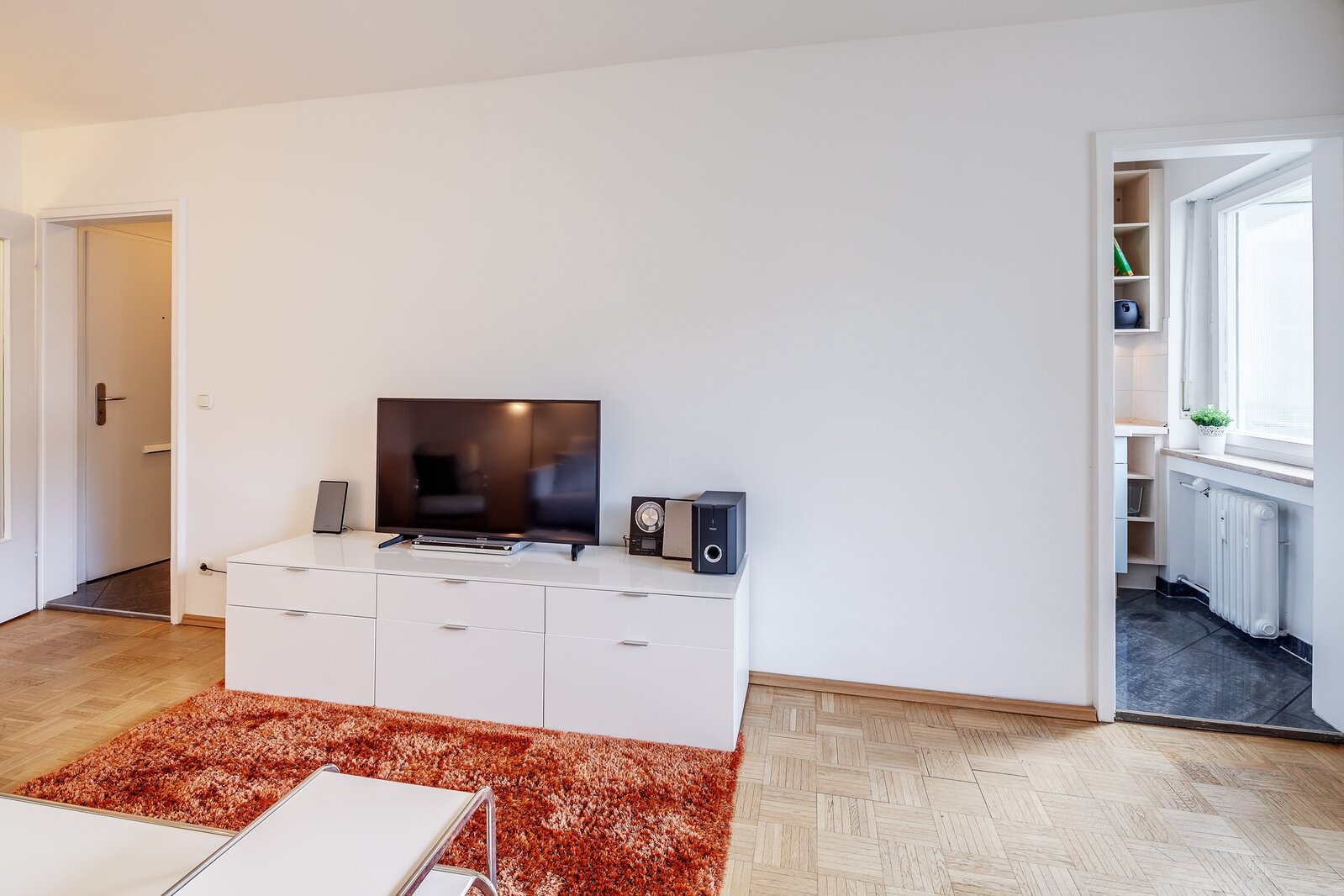 Near Rotkreuzplatz: apartment with balcony - Photo 4