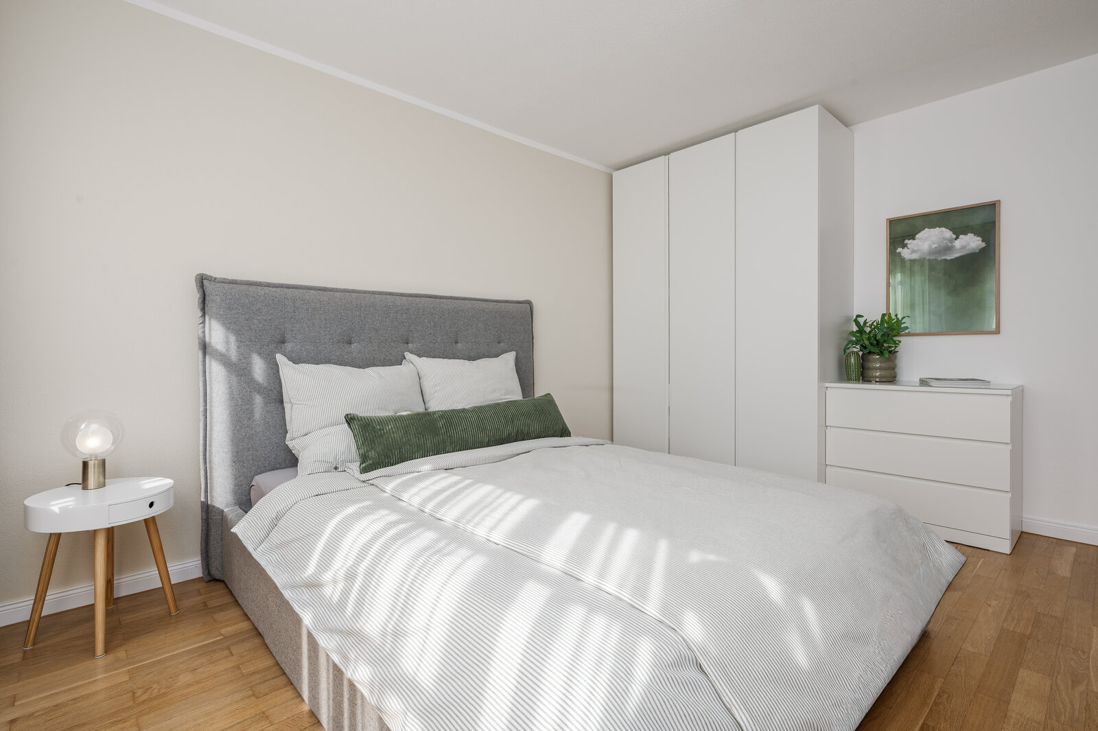 Sought-after location near University and museums: Light-flooded, furnished 2-room apartment - Photo 5