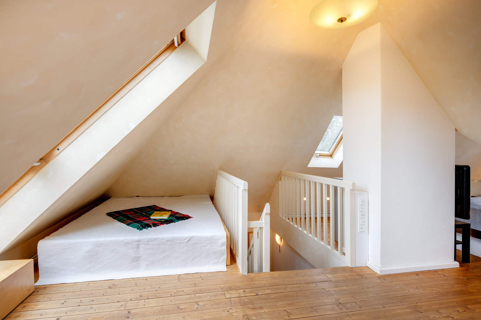 Maisonette apartment in Art Nouveau building - Photo 3