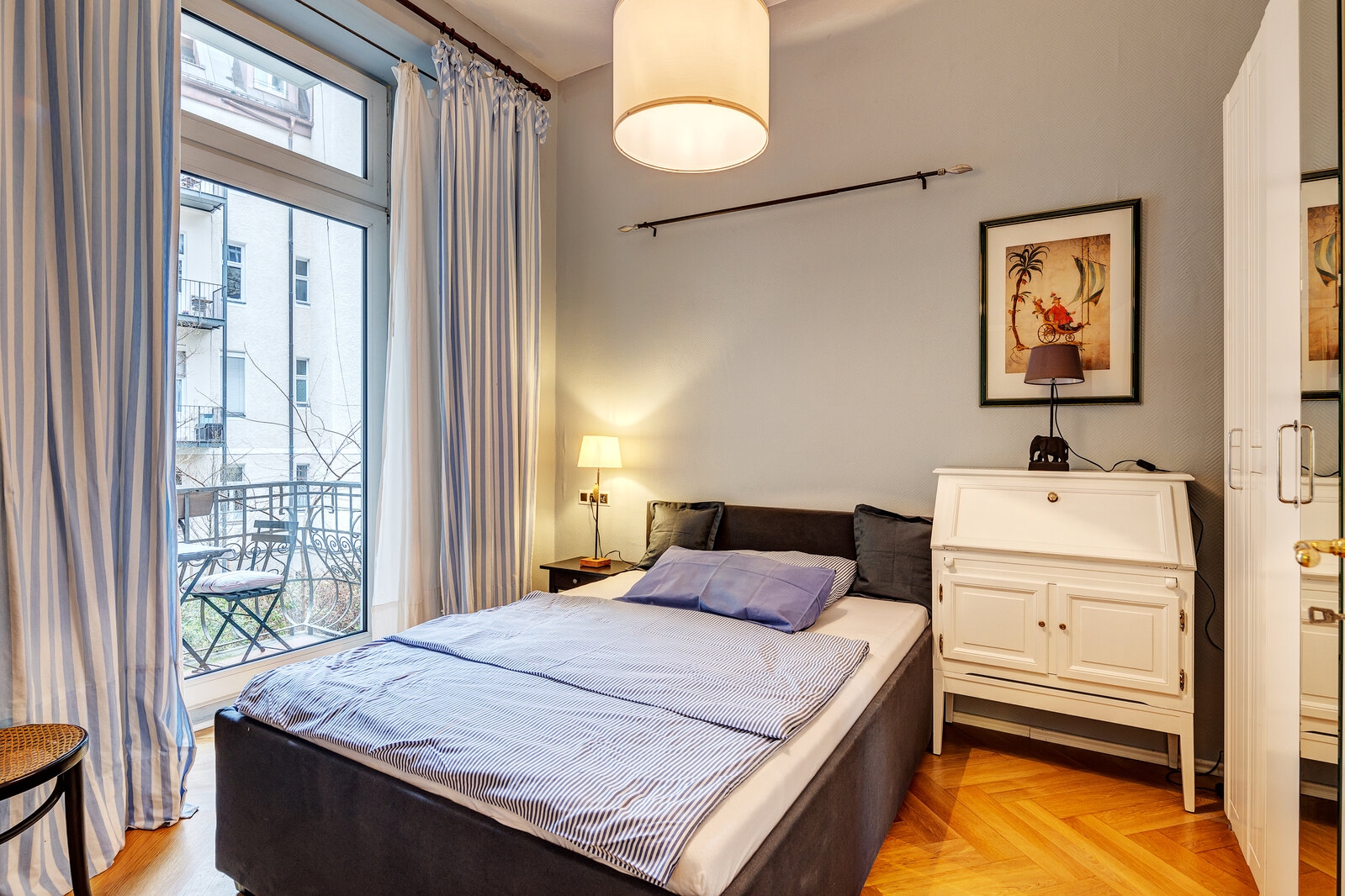 Very good location in Lehel: Beautiful period apartment - Photo 5