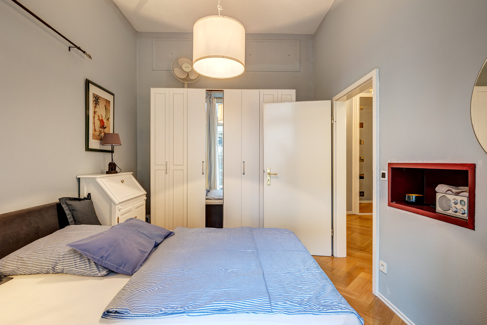 Very good location in Lehel: Beautiful period apartment - Photo 4