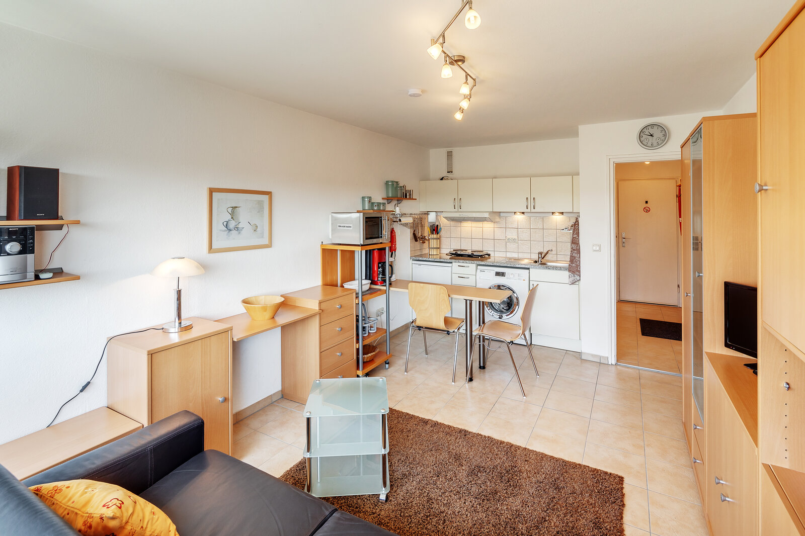 Bright, quiet apartment - near airport line S1 - Foto 2