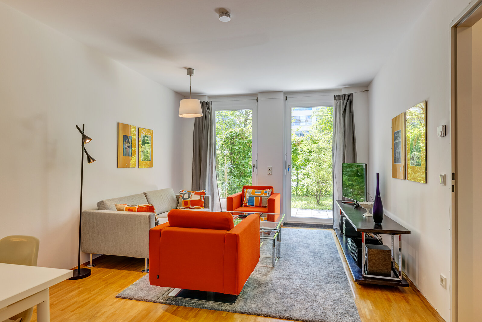 Bright, furnished garden apartment - Photo 3
