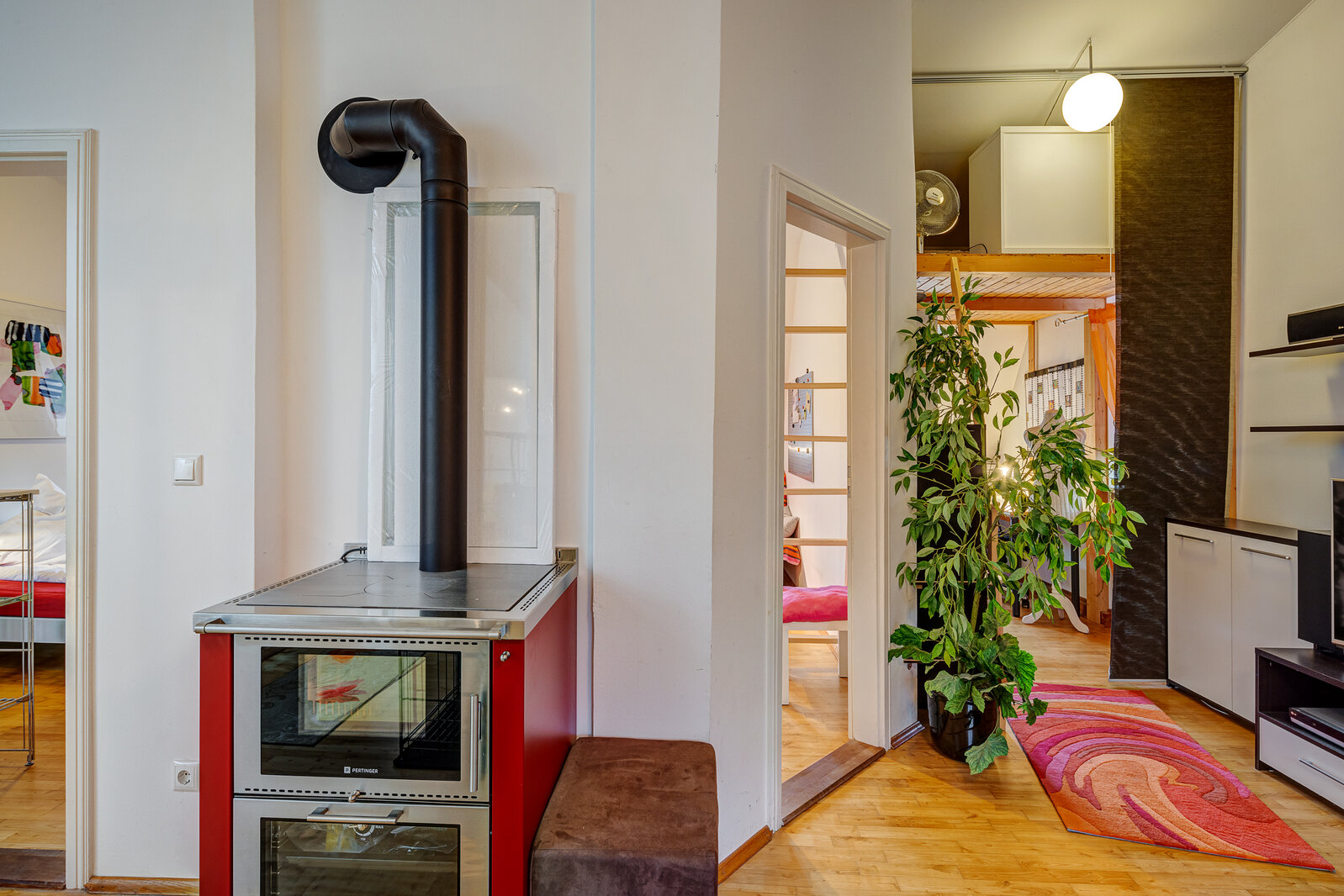 Attic apartment with view of the inner courtyard - Photo 2