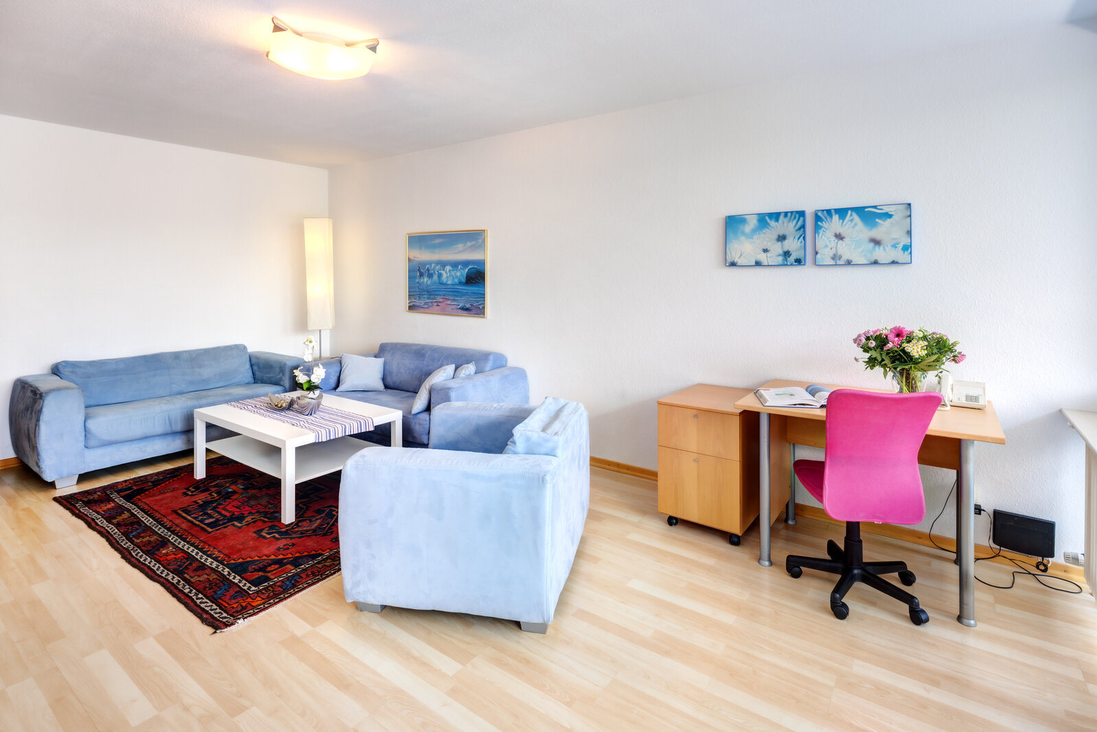 Sunny 3-room apartment with balcony - Photo 1