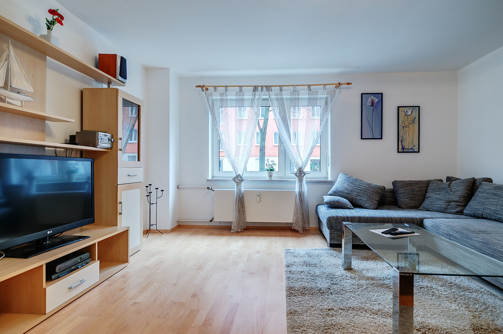 Generous, fully furnished 1.5-room apartment - Photo 1