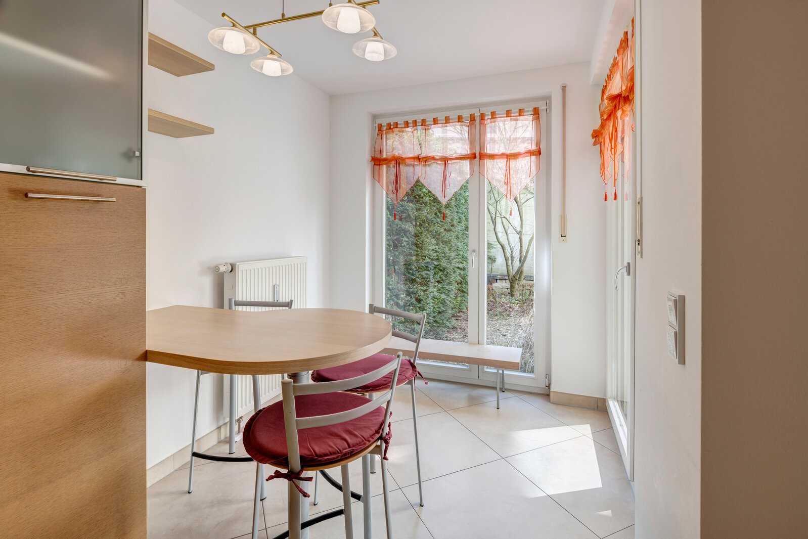 Beautiful, cozy 4-room apartment with garden - Photo 5