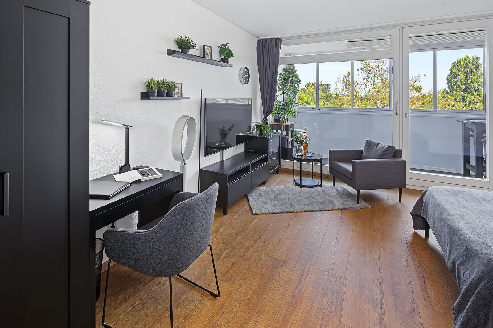 Bright furnished apartment for rent - Photo 1