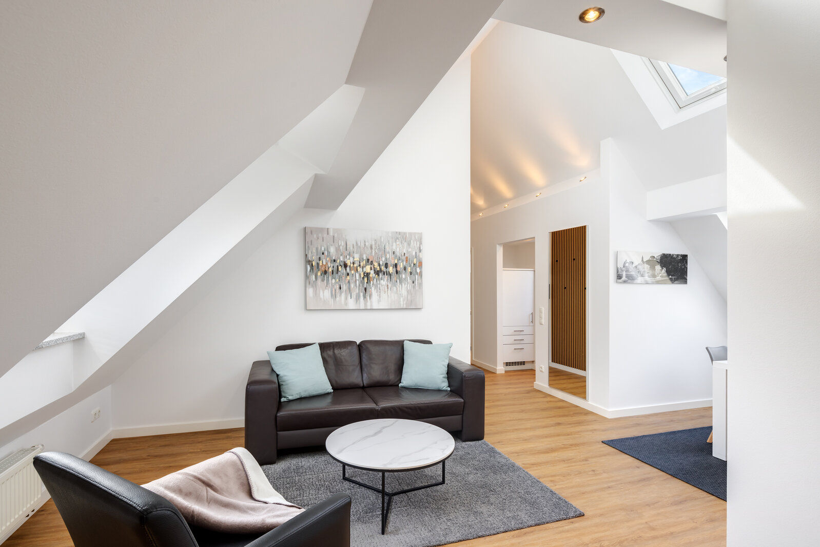 Perfect location in the heart of Schwabing - Photo 1