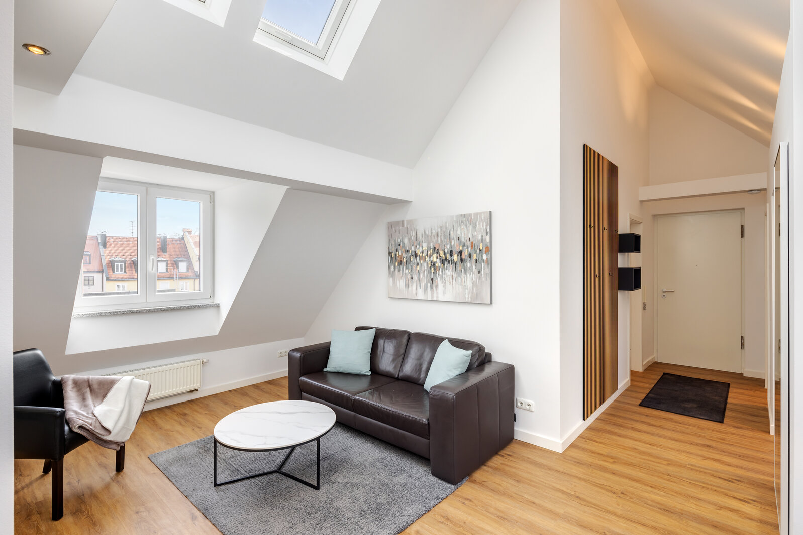 Perfect location in the heart of Schwabing - Photo 2