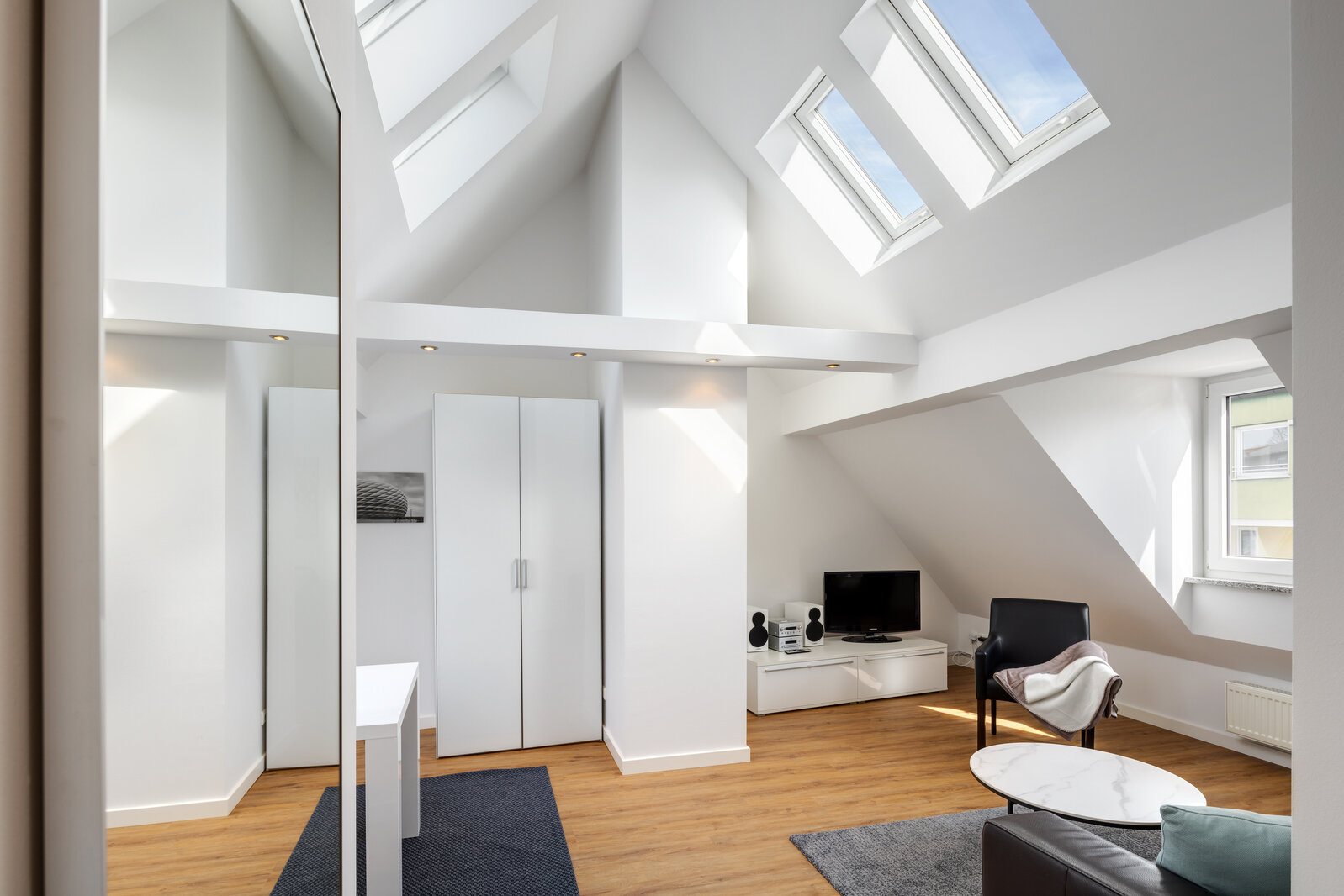 Perfect location in the heart of Schwabing - Photo 3