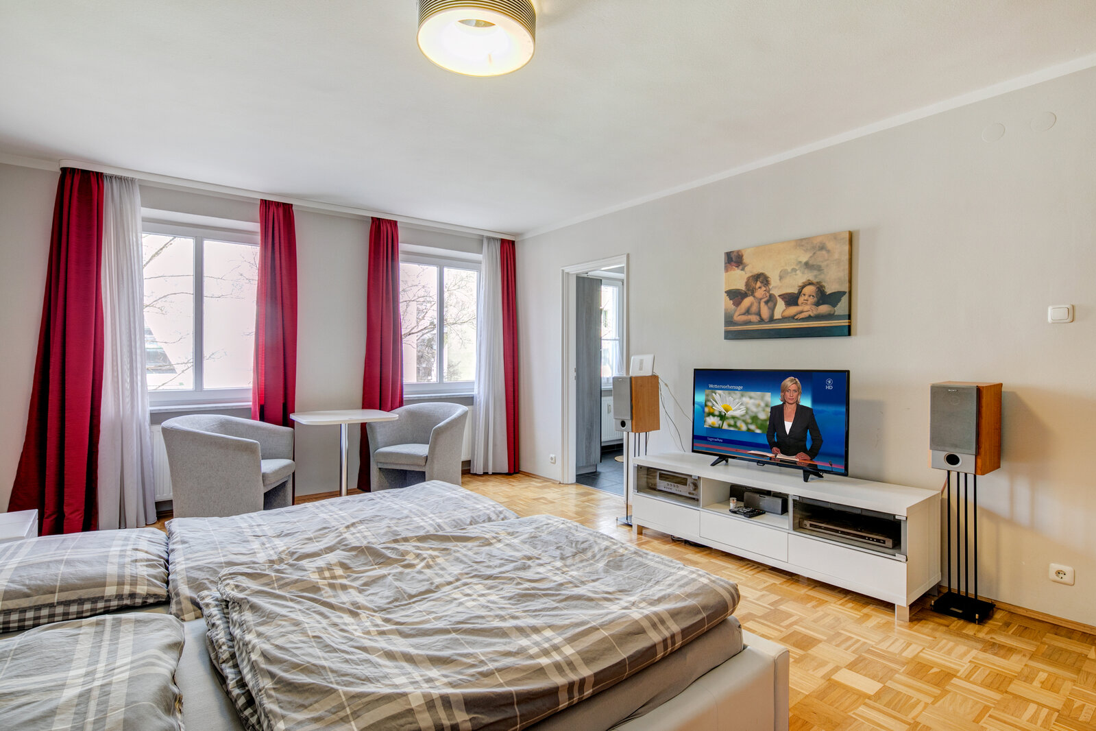 Bright and fully furnished apartment for rent - Photo 2