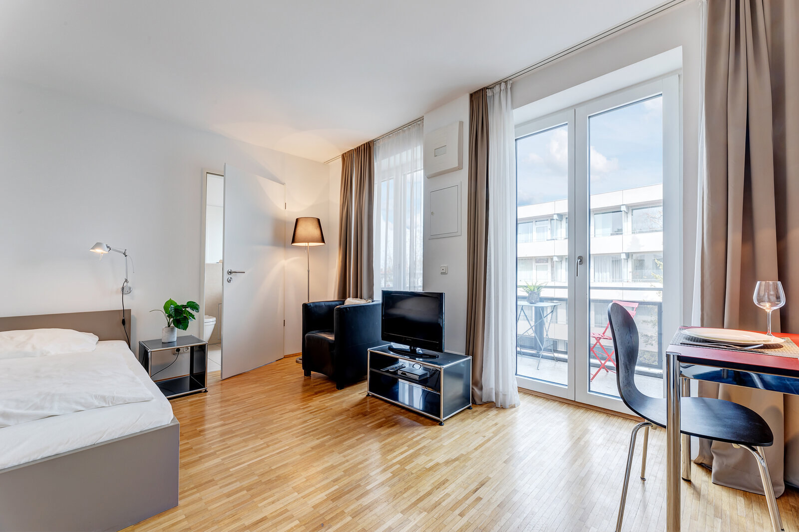 Beautiful, high-quality apartment in Großhadern - Photo 4