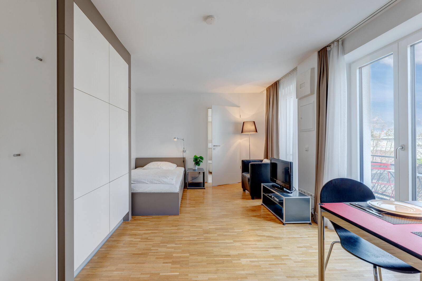Beautiful, high-quality apartment in Großhadern - Photo 3