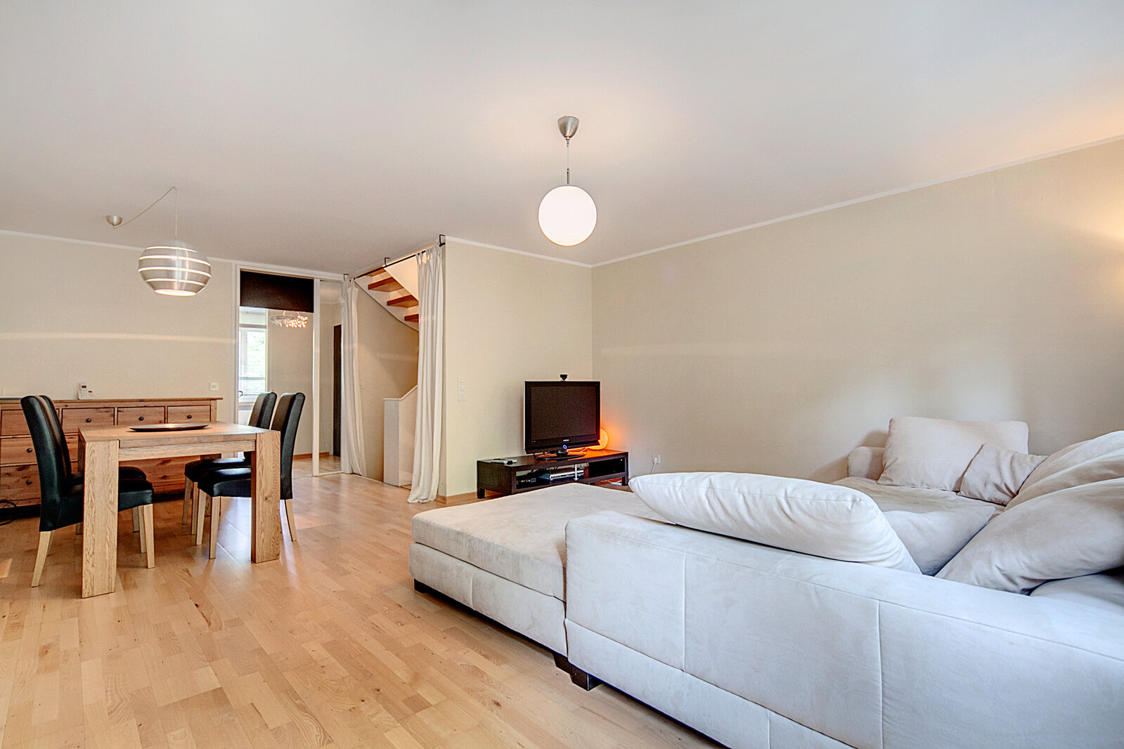 Beautiful, furnished 4-room house with garden - Foto 1