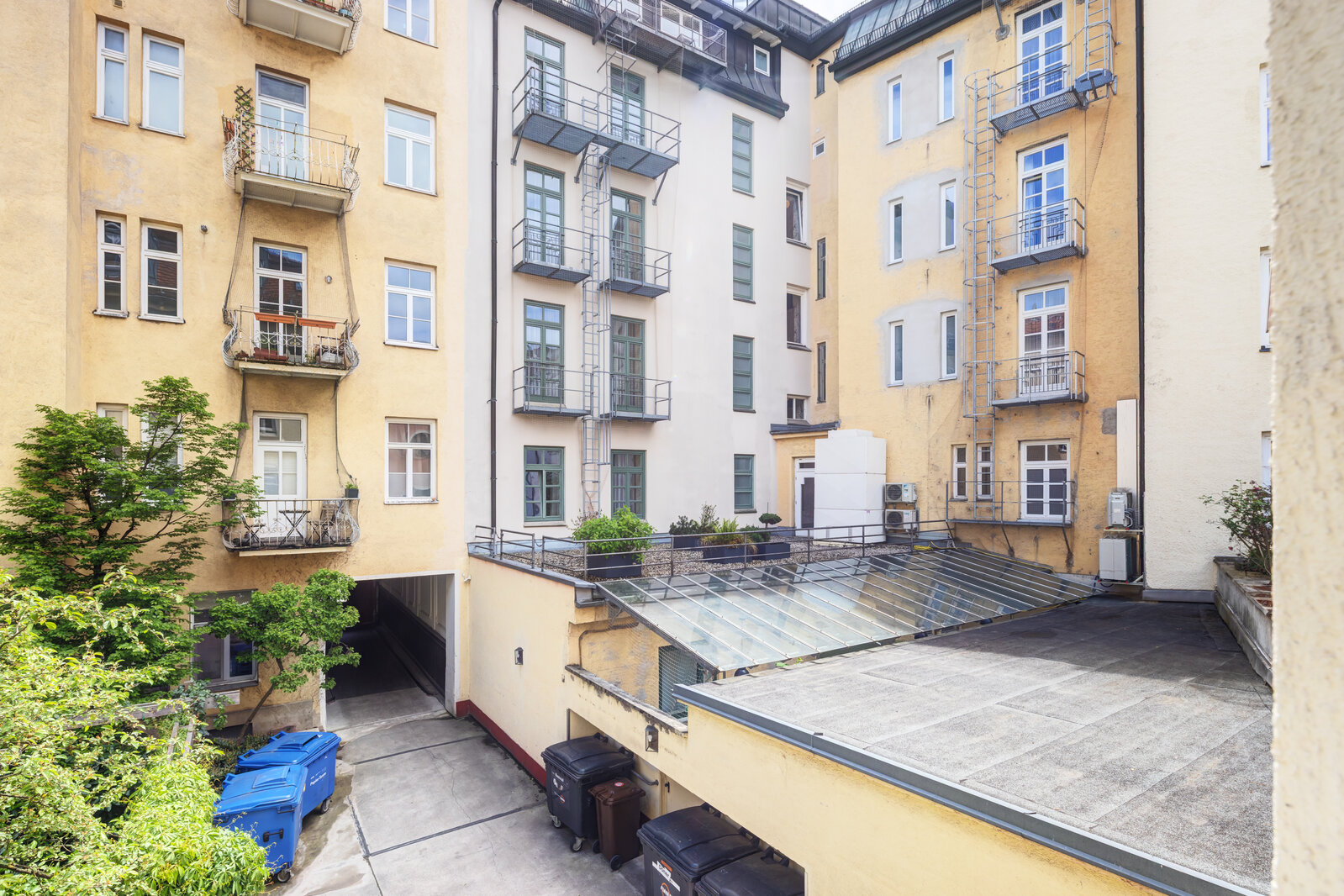 Nicely furnished 2-room apartment near Ostbahnhof - Photo 2
