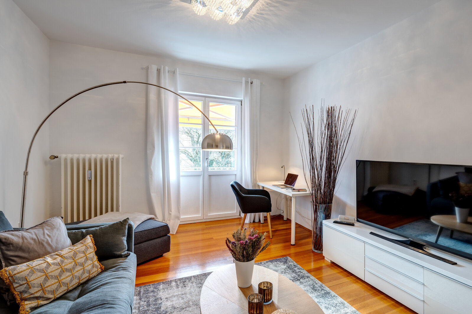 Near Münchner Freiheit: very beautiful apartment - Photo 1