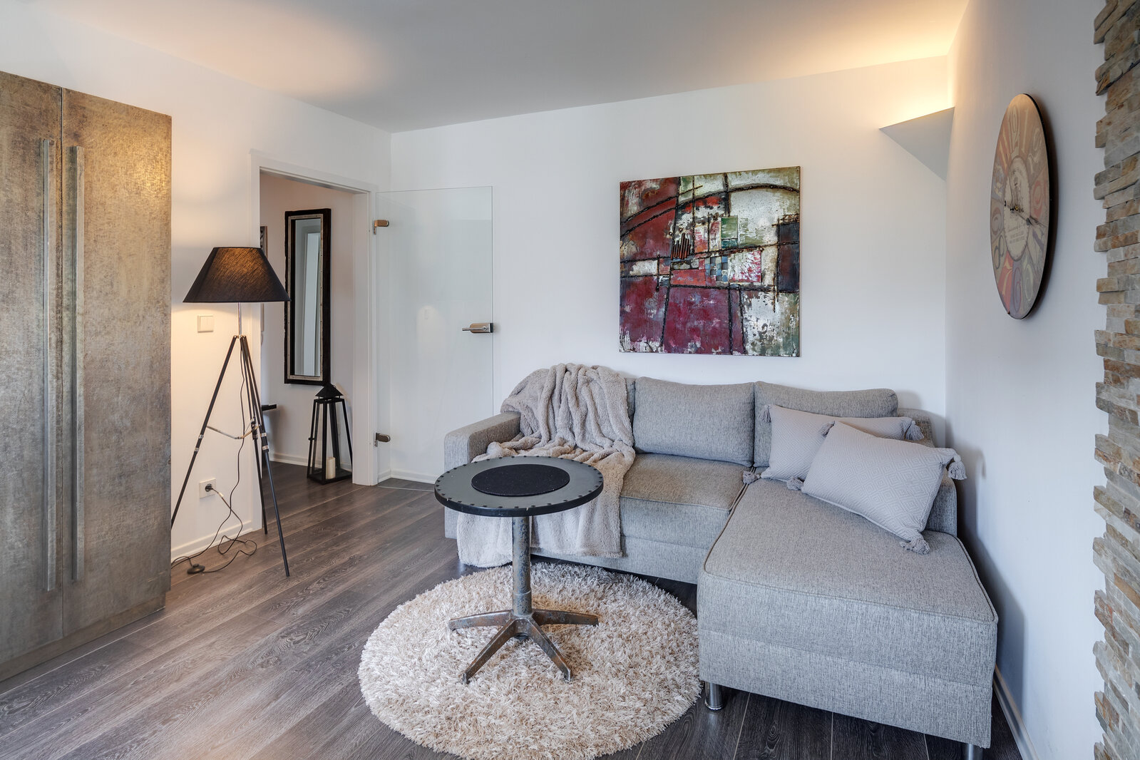 Premium: Furnished 3-room apartment in Obersendling - Photo 2