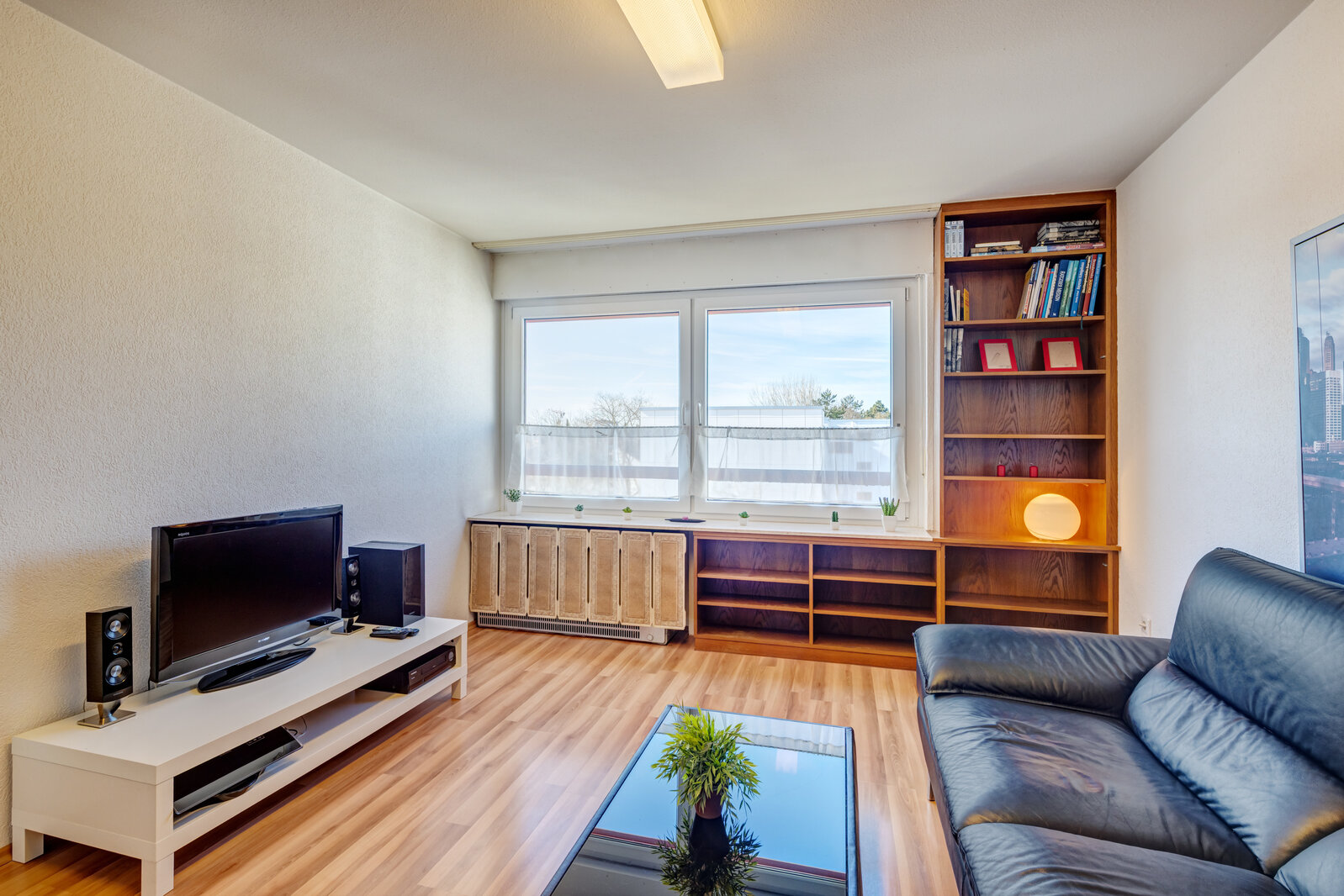 Furnished apartment with west-facing loggia and good public transport connections - Photo 5