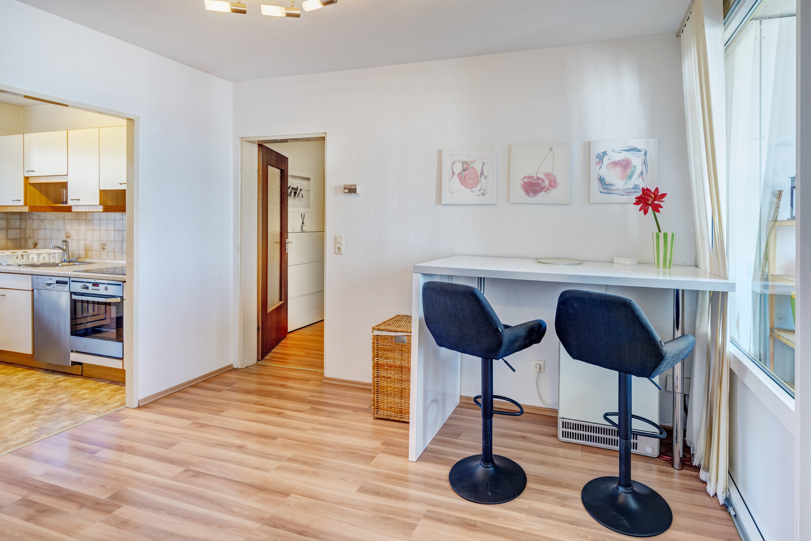 Furnished apartment with west-facing loggia and good public transport connections - Photo 4