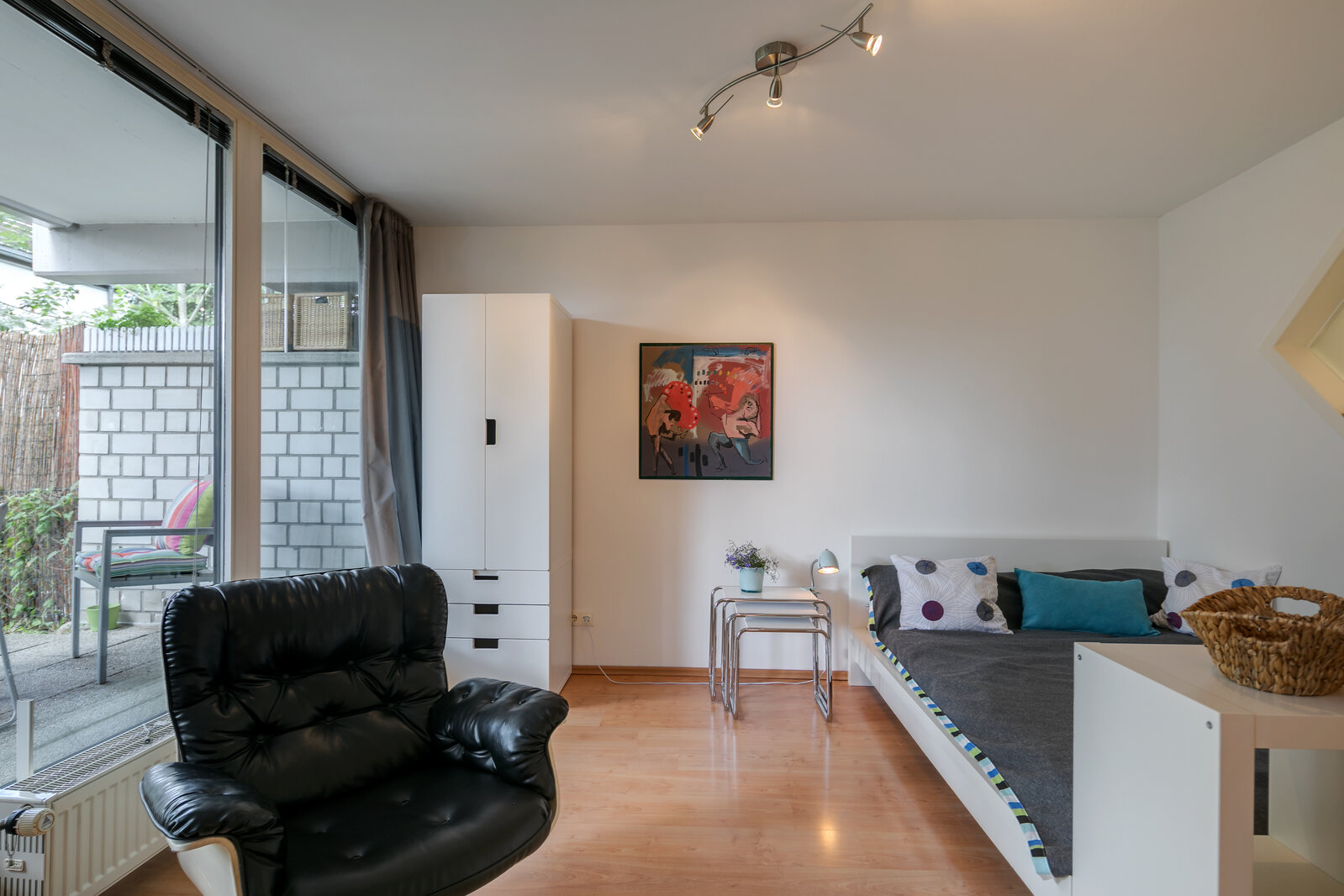 Sunny, nice apartment with garden - Photo 3
