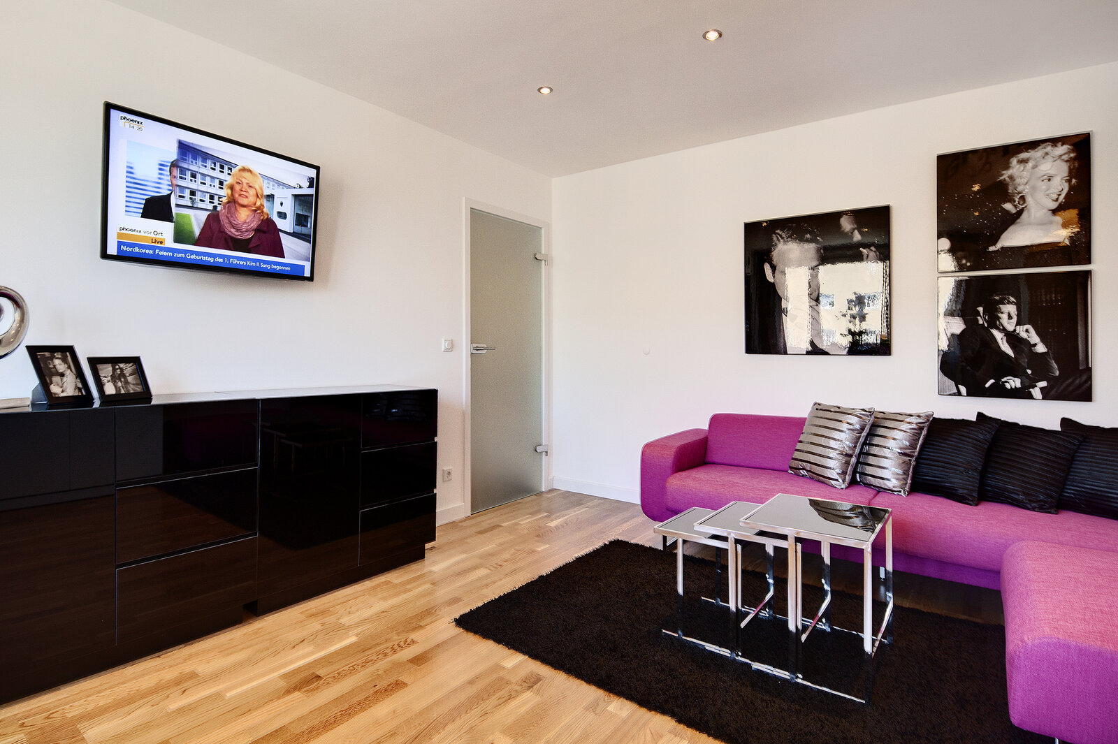 Stylishly furnished apartment with underground parking - Photo 1