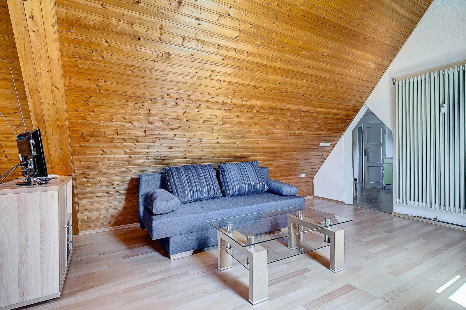 Sunny, quietly located attic apartment with internet - Photo 1